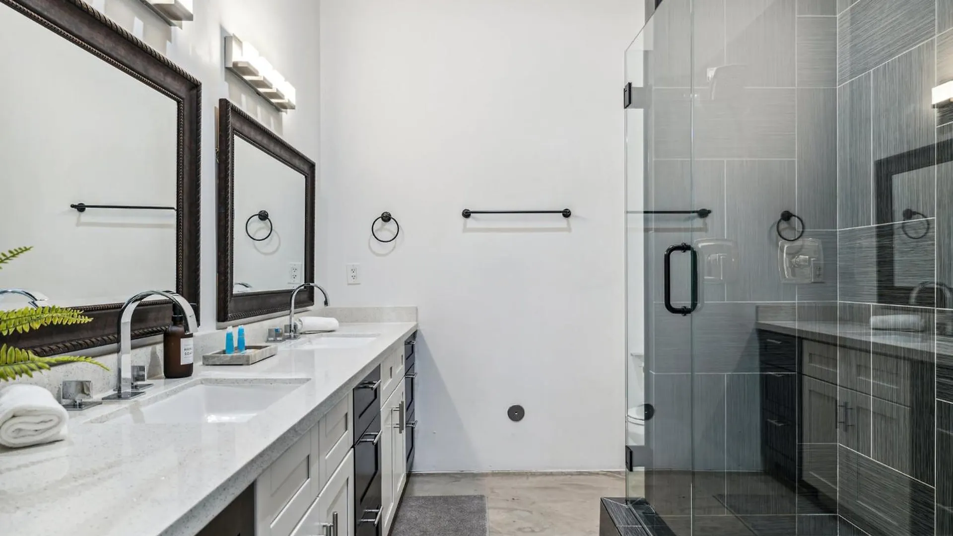Villa Modern Industrial-Near Old Town Scottsdale 0*,